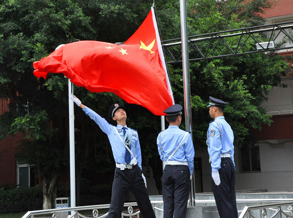湖南警察学院国旗方阵图片